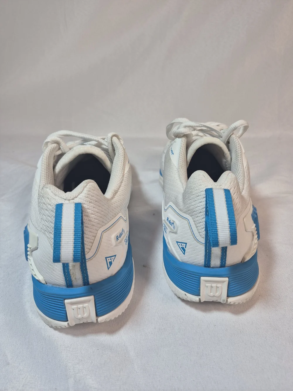 Wilson Rush Pro 4.5 Men’s Shoes – Wilson White and Blue Low-Top Tennis Sneakers